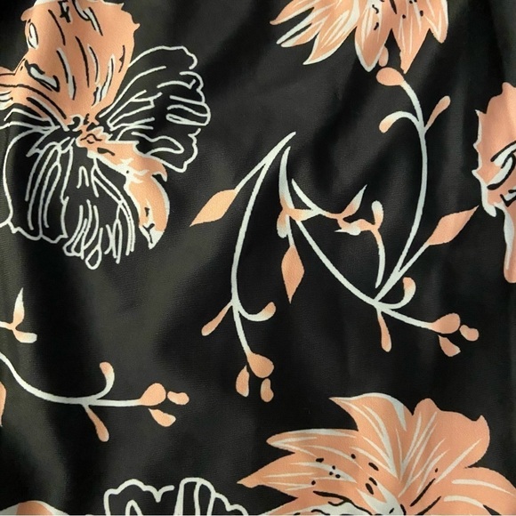 Avanova Deep V-Neck Ruffled One Piece Swimsuit NWT - Picture 5 of 6